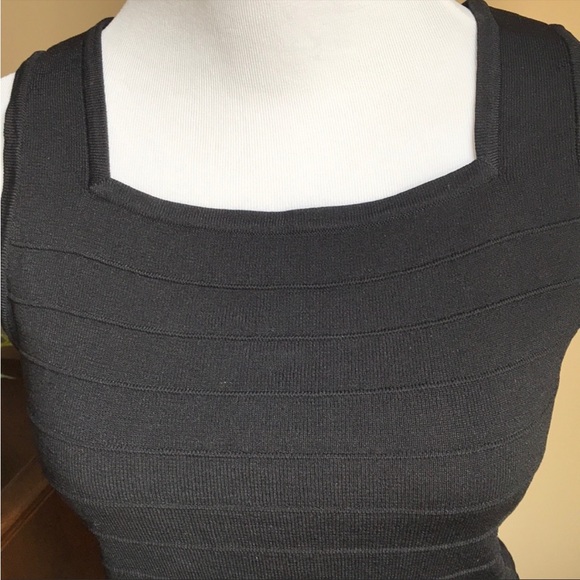 LIKE NEW black ribbed horizontal detail shell sleeveless top. - Picture 3 of 4